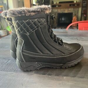 Women’s boots! Totes Black Quilted Winter Boots. New!